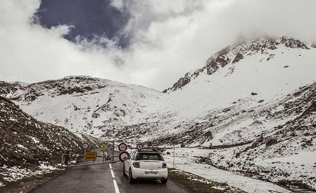 Our DS 3 comes to a halt at the Galibier road block