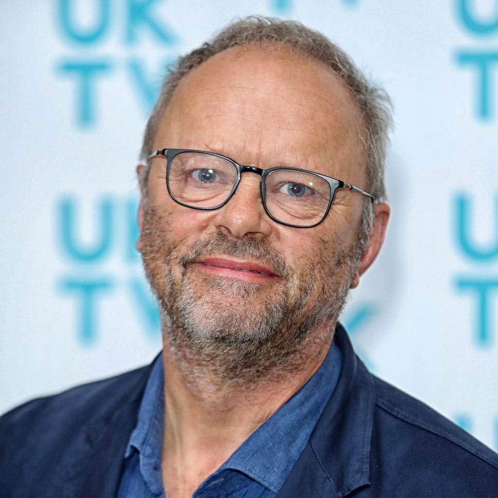 Catch actor and presenter Robert Llewellyn on his new EV show, Fully Charged