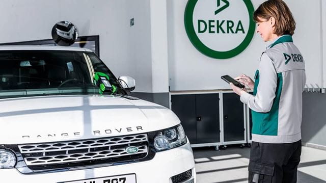 Dekra employee carrying out an inspection