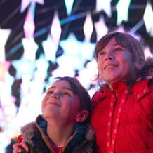 Children watching a light showk